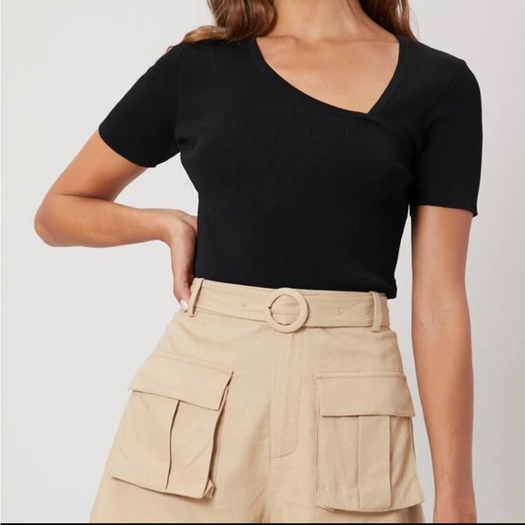 MOTIF outfit top and shorts - Picture 4 of 10